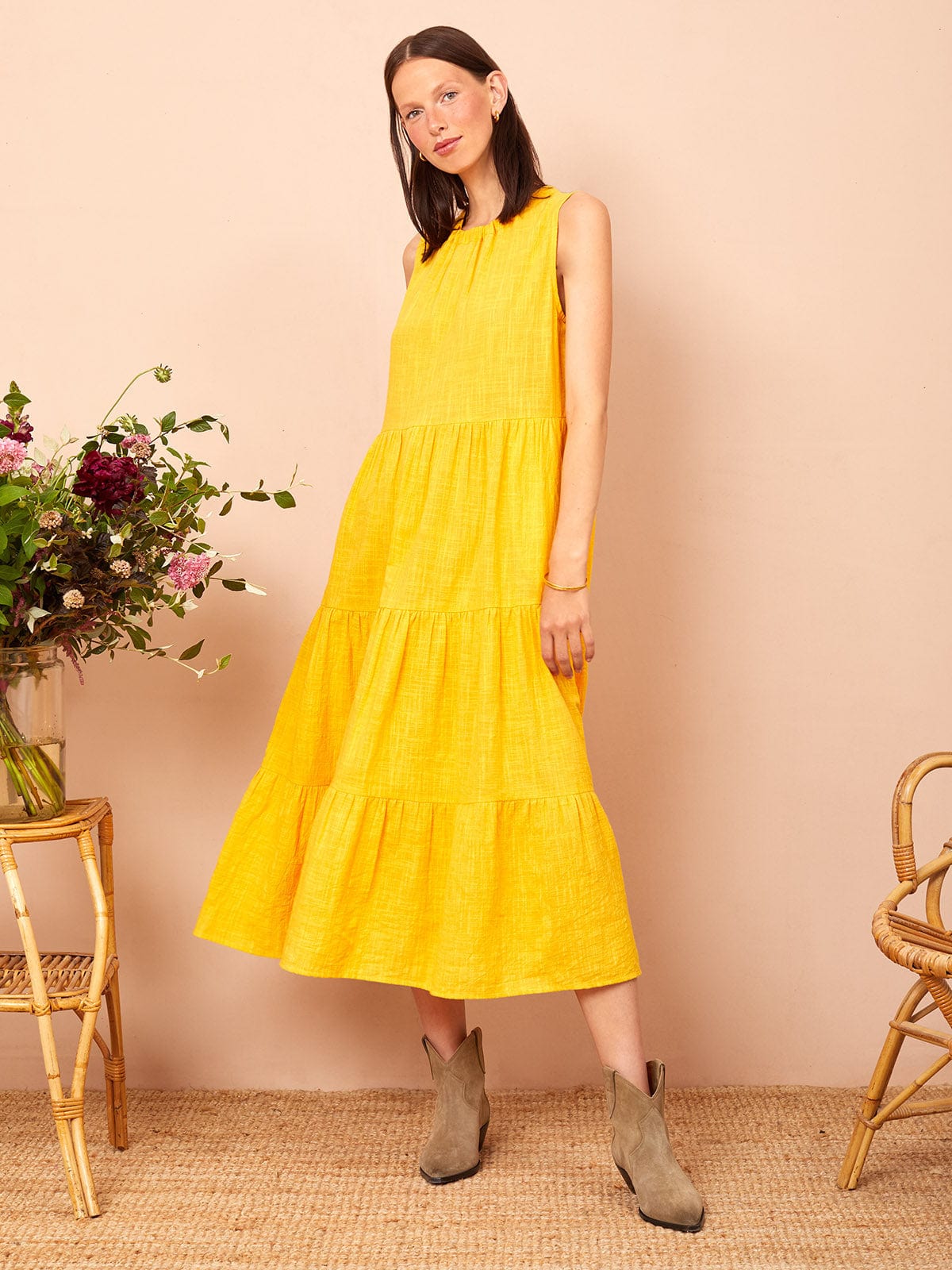 A new outlet day yellow dress