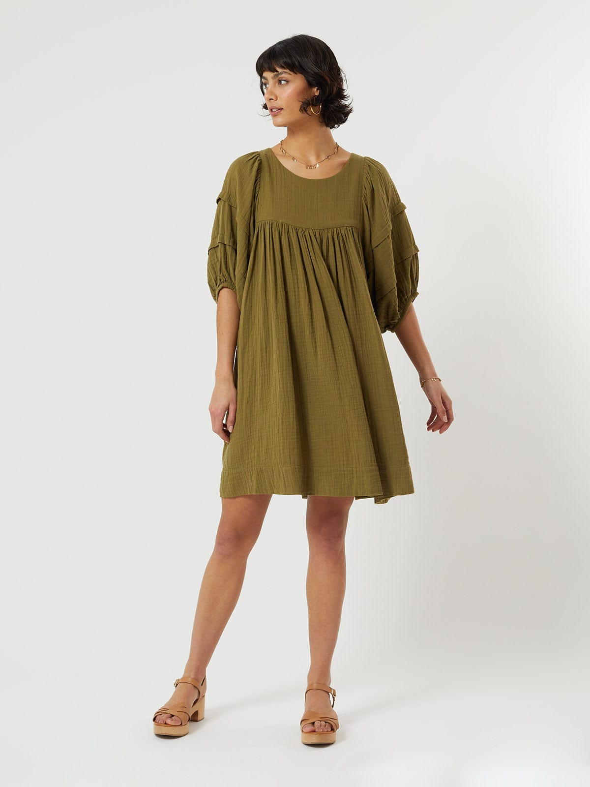 color:KHAKI